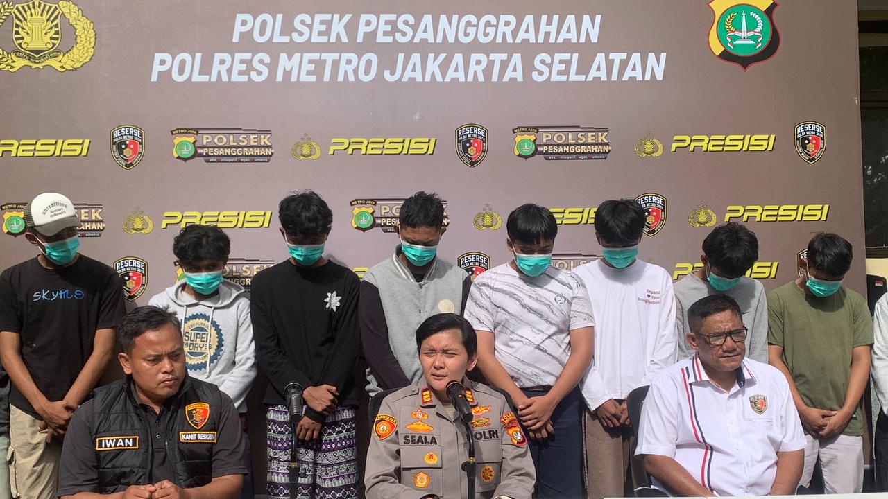 14 Pelajar di Pesanggrahan Patungan Rp10.000 buat Beli Celurit, Janjian Tawuran di WAG 'Sikat Saja