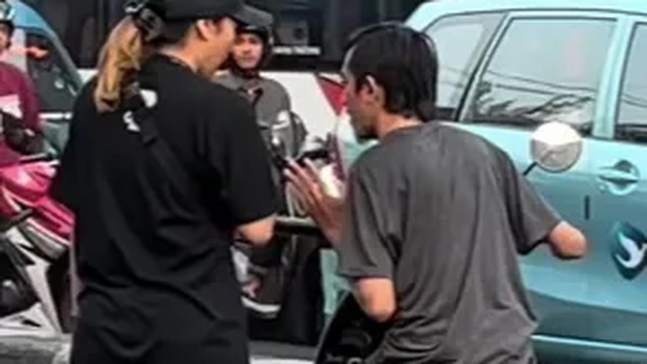 Wanita Ini Atur Tertib Lalu Lintas yang Lawan arah, Tak Terima Pemotor Malah Tanya 'Kamu Agamanya Apa