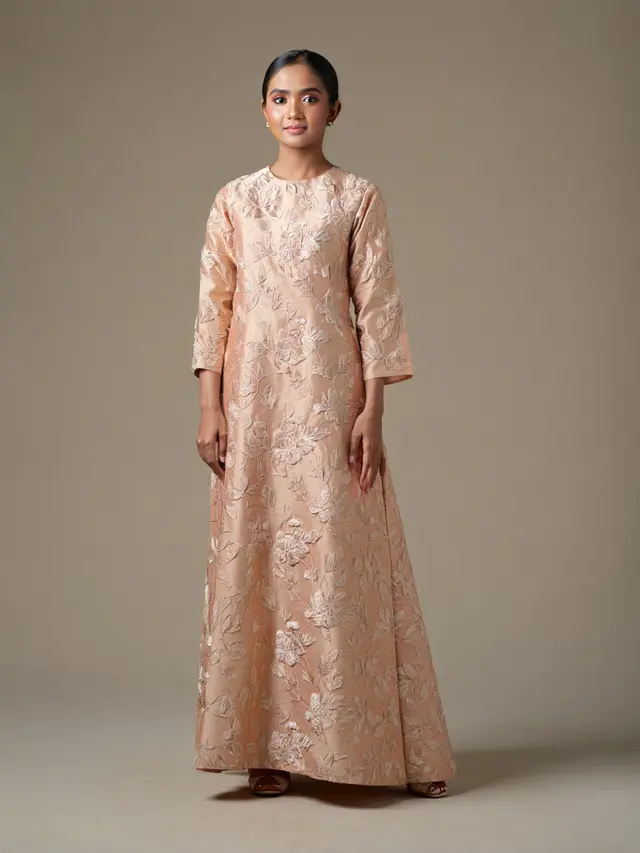 Long Dress Brokat Warna Nude
