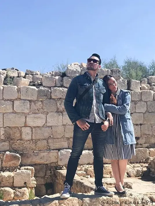 Memang setelah menikah, Asmirandah dan Jonas lebih memilih untuk aktif di dunia bisnis. (foto: instagram.com/asmirandah89)