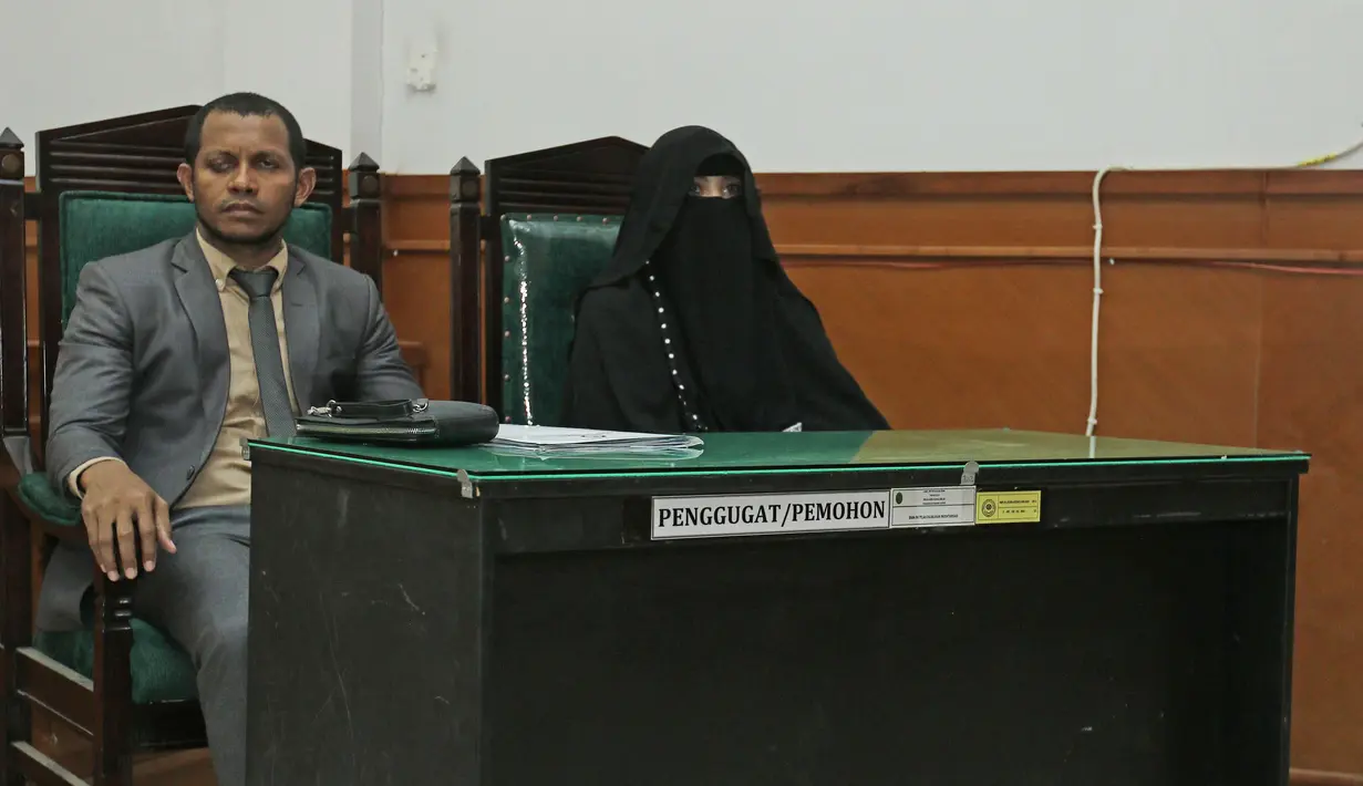 Secara agama pasangan Indadari Mindrayanti dan Caisar telah resmi cerai. Pasalnya, sebelum Indadari mengajukan gugatan Caisar terlebih dulu memberikan talak kepadanya. (Nurwahyunan/Bintang.com)