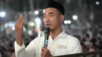 Lelaki ini tobat setelah melihat ceramah Gus Iqdam dan melihat tayangan TikTok pemuda miskin yang rajin beribadah (SS: YT Indra Multimedia)