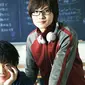 Aktor Samurai X, Takeru Satoh ditemani Ryunosuke Kamiki dalam film Bakuman yang diadaptasi dari manga karya pengarang Death Note.