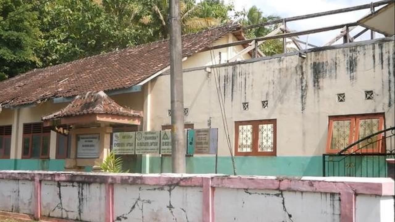SD Negeri di Gunungkidul Rusak Berat, Siswa Terpaksa Belajar di Mushola