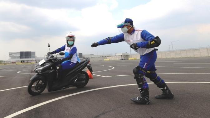 Kuasai 2 Teknik Dasar Ini Sebelum Mengendarai Sepeda Motor  