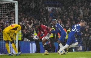 Dua gol Cole Palmer di masa tambahan waktu (P 90+10) dan (90+11) membuyarkan kemenangan Manchester United. (AP Photo/Kin Cheung)