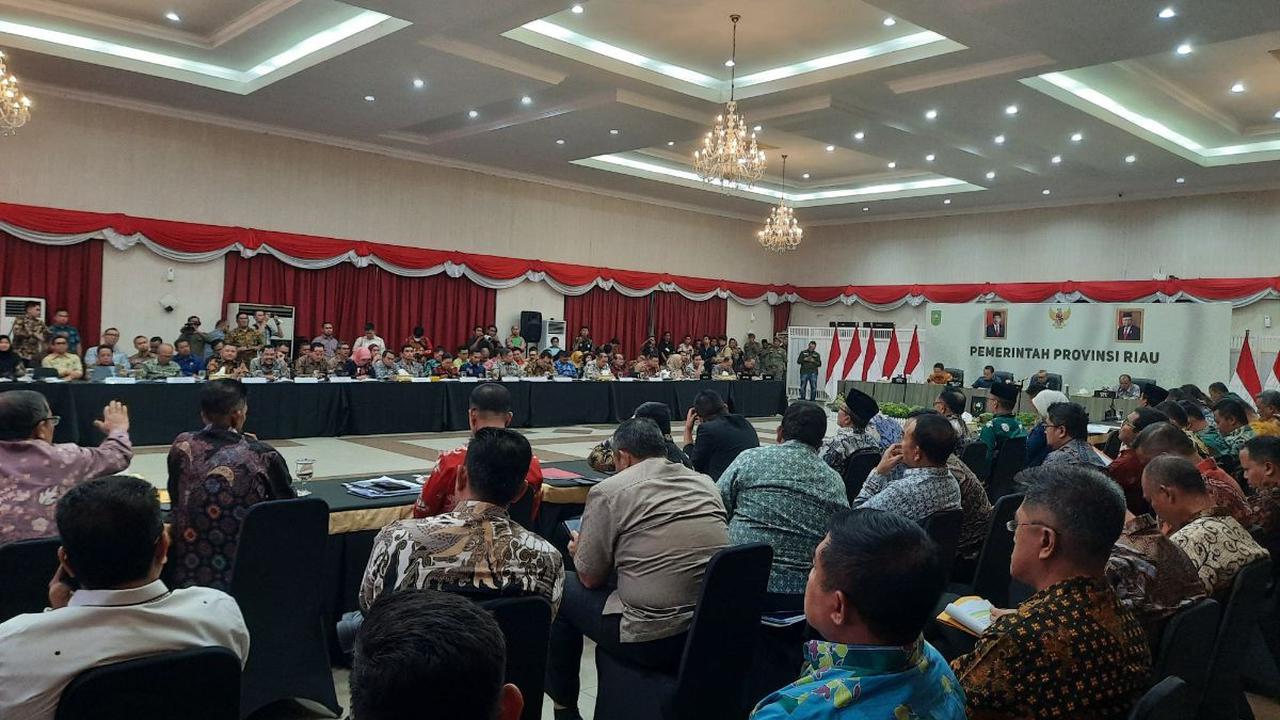 Bukan tanpa sebab, Zukri mengeluhkan itu karena lintas Bono adalah salah satu akses utama destinasi wisata Ombak Bono.
