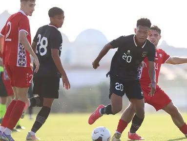 Timnas Indonesia U-20 yang dipersiapakan menghadapi ajang Piala Dunia U-20 pada tahun 2023 mendatang terus melakukan uji coba selama pemusatan latihan di Turki. Setelah sempat menang 3-1 atas Moldova U-20 di pertemuan pertama, Hokky Caraka dkk gagal mengulang hasil tersebut usai ditahan imbang 0-0 oleh lawan yang sama pada laga kedua yang digelar di Emirhan Sport Center, Jumat (4/11/2022) malam WIB. (Dok. PSSI)