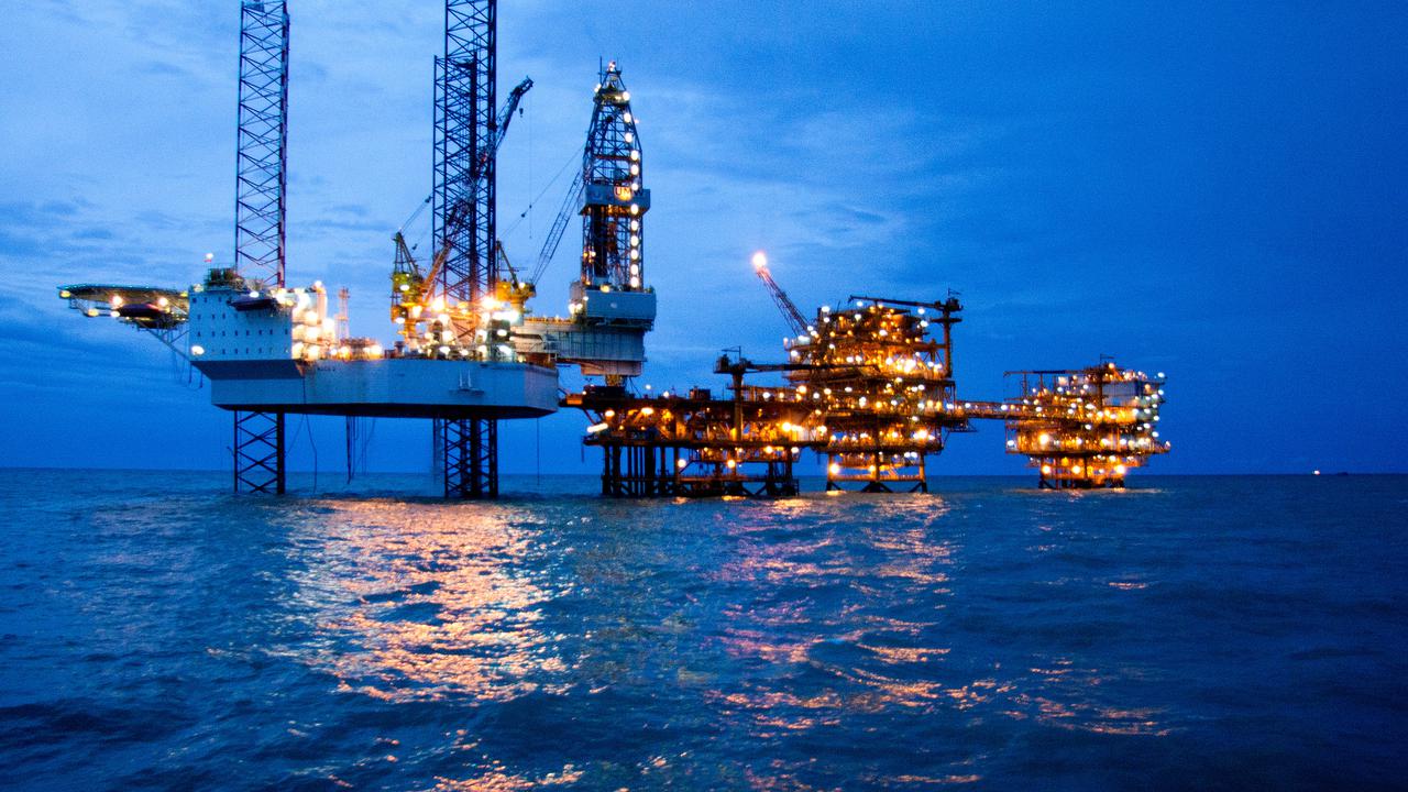 Untuk keseluruhan pendapatan dari produksi migas selama semester I 2017 mencapai US$ 13,43 miliar.