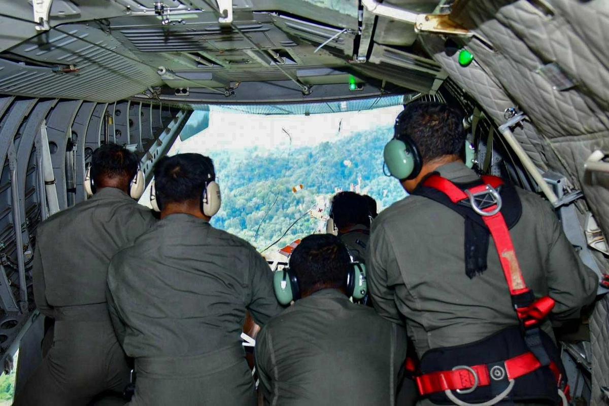 FOTO: Heli Box Jadi Andalan Kirim Bantuan Bencana Sumatera ke Wilayah Sulit Dijangkau