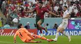 Pemain Portugal,&nbsp;Goncalo Ramos mencetak gol kelima timnya ke gawang Swiss saat laga 16 besar Piala Dunia 2022 yang berlangsung di Lusail Stadium, Selasa (06/12/2022) waktu setempat. (AP/Alessandra Tarantino)