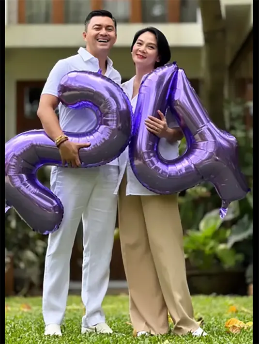 17 Juni menjadi hari spesial bagi pasangan bintang sinetron Dian dan Anjas. Pada tanggal tersebut 24 tahun silam, keduanya resmi menikah. [Instagram/bu_deedee]