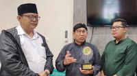 Menteri Desa PDTT  Abdul Halim Iskandar menerima penghargaan dari Forkom Jurnalis Nahdliyin. (Istimewa).
