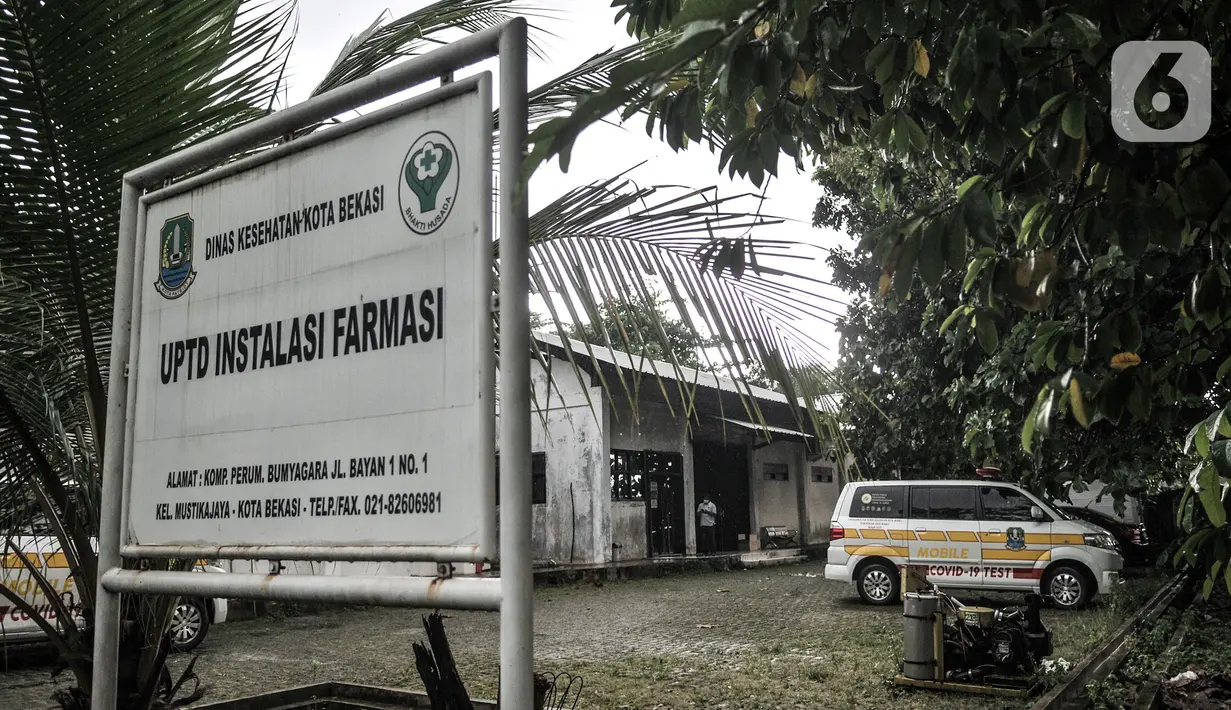 Suasana gudang penyimpanan vaksin COVID-19 produksi Sinovac di UPTD Instalasi Farmasi Dinas Kesehatan Kota Bekasi, Jawa Barat, Selasa (12/1/2021). Vaksin diprioritaskan untuk tenaga kesehatan. (merdeka.com/Iqbal S. Nugroho)
