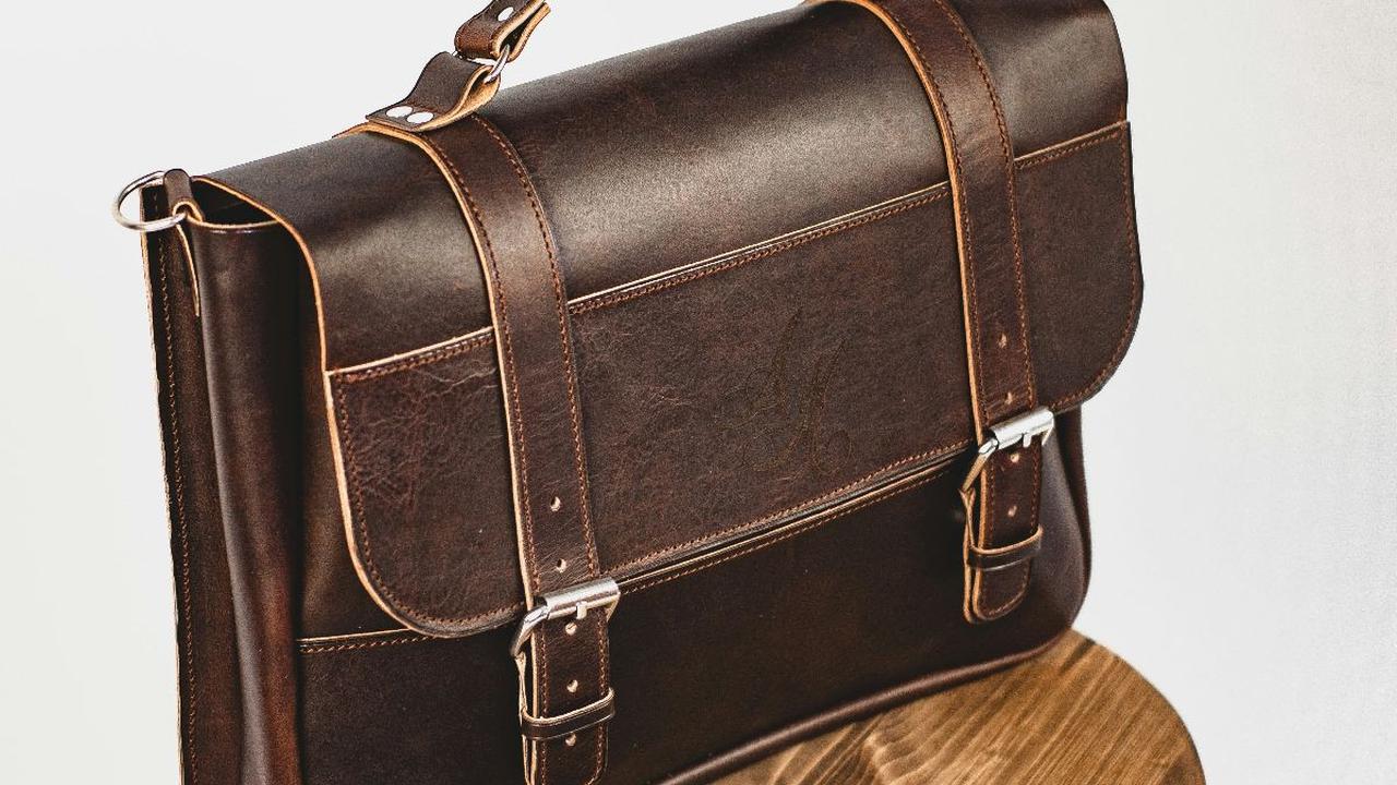6 Cara Merawat Tas Kulit dengan Efektif, Jaga Tetap Awet