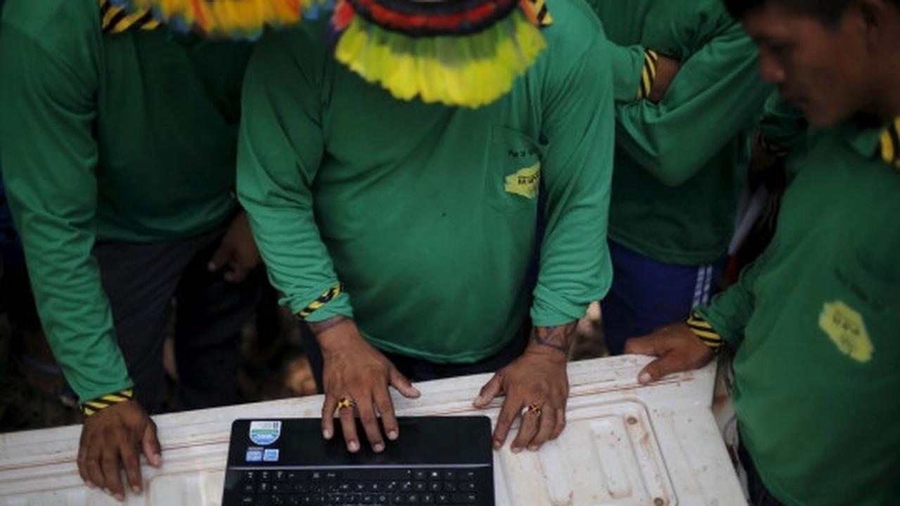 Begini cara canggih Suku Indian lindungi Amazon dari penebang liar