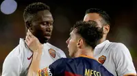 Lionel Messi kala mencekik bek AS Roma, Mapou Yanga-Mbiwa