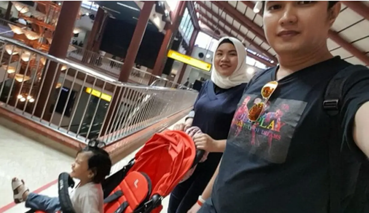 "Aldi udah coba, Aldi minta dia buat cabut gugatan dan pikir-pikir lagi soal ini (perceraian).Komunikasi lewat Whatsapp kalau ngebahas pribadi kita berdua langsung di block.Jadi Georgia pernah bilang kalau ngebahas tentang kita aku nggak mau ya," ujarnya.