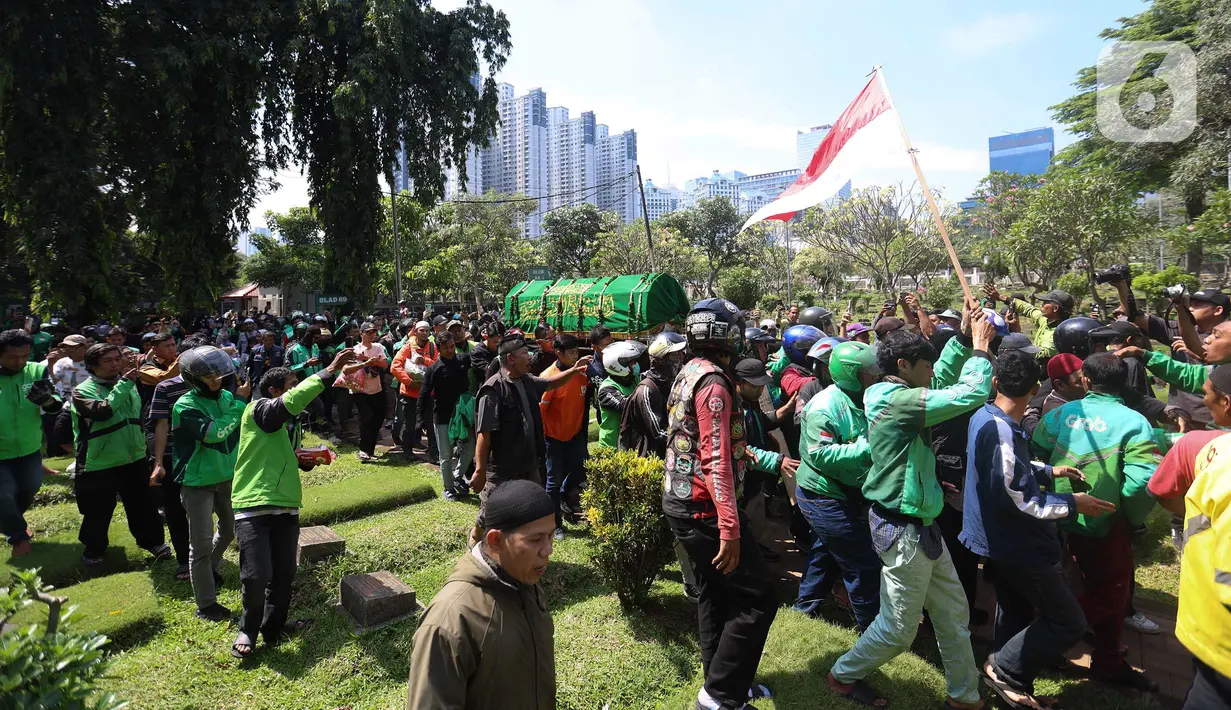 Diketahui, usai aksi unjuk rasa di sekitar Gedung DPR/MPR RI, Jakarta Pusat pada Kamis (28/8/2025) terjadi kericuhan di beberapa lokasi di Jakarta. (Kapanlagi.com/Budy Santoso)