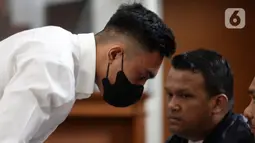 "Menuntut terdakwa harus membayar restitusi Rp 120 miliar," tegas JPU. (Liputan6.com/Johan Tallo)