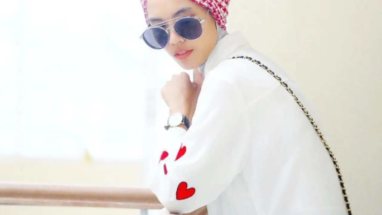Style Iymel, Hijabers Cantik yang Suka Tabrak Warna Outfit