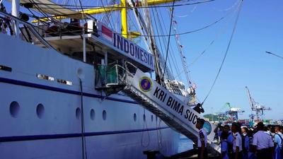 KRI Bima Suci Pikat Ribuan Warga Sulawesi Utara, Tingkatkan Semangat Maritim