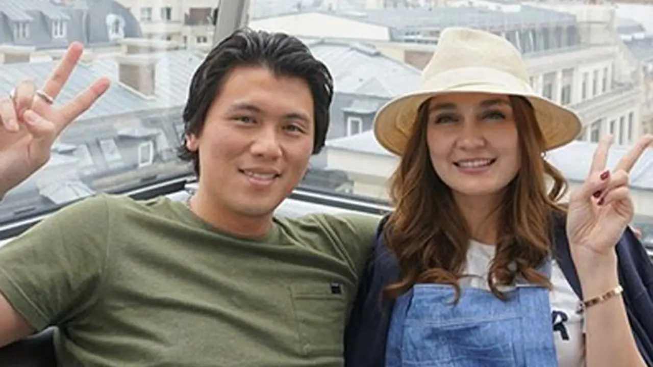 [Bintang] Luna Maya dan Reino Barack
