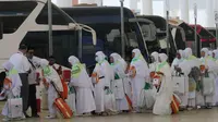 Jemaah haji Indonesia saat akan pergi ke Makkah dari Jeddah. Darmawan/MCH