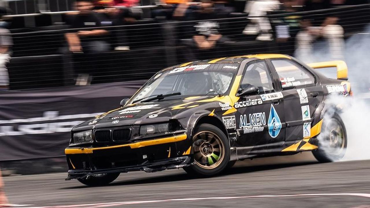 8 Potret Al Ghazali NgeDrift Mobil, Maia Estianty, Alyssa Daguise Hingga Thariq & Aaliyah Datang Beri Support
