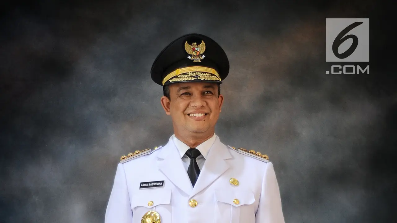 Anies dan Sandi Fitting Baju Dinas untuk Pelantikan