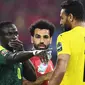 Namun di awal tahun 2022 mereka ditakdirkan untuk berdiri berseberangan membela negaranya masing-masing. Sadio Mane bersama Timnas Senegal harus menghadapi Timnas Mesir yang diperkuat Mohamed Salah. (AFP/Charly Triballeau)