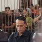 Fahmi Darmawansyah, terdakwa kasus pemberian suap kepada eks Kalapas Sukamiskin, Wahid Husen, tertunduk ketika menjalani sidang vonis.(Huyogo Simbolon)