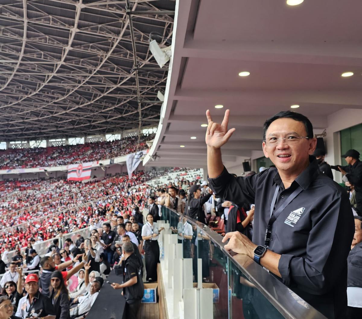 TKN Prabowo-Gibran membela Presiden Jokowi yang disebut Basuki Tjahaja Purnama (Ahok) tidak bisa bekerja.