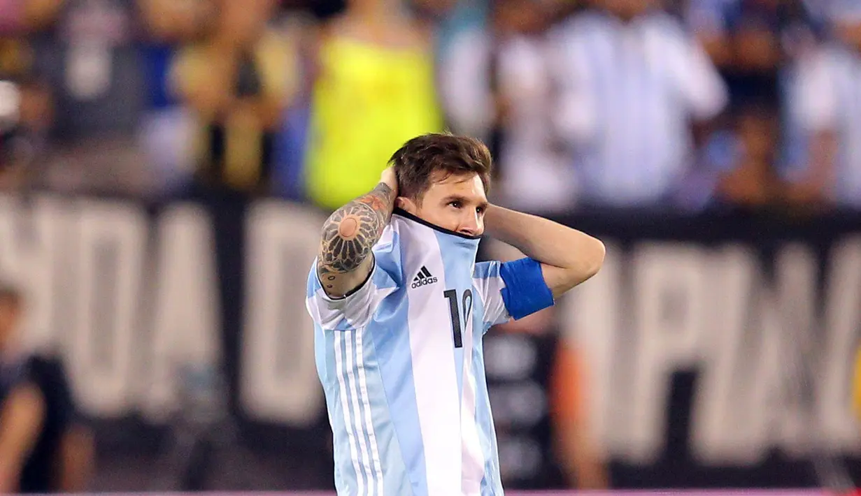 Lionel Messi kembali gagal mempersembahkan gelar juara bagi Argentina setelah kalah dari Cile di final Copa America Centenario 2016, Senin (27/6/2016) pagi WIB. (Reuters/Brad Penner-USA Today Sports)