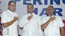 Ki-ka: Sandiaga Uno, Anies Baswedan dan Bambang Widjojanto saat memperingati Hari Anti Korupsi di Posko Cicurug, Jakarta, Jumat (9/12). Mereka berbicara soal korupsi yang sedang menjadi masalah di Republik Indonesia. (Liputan6.com/Yoppy Renato)