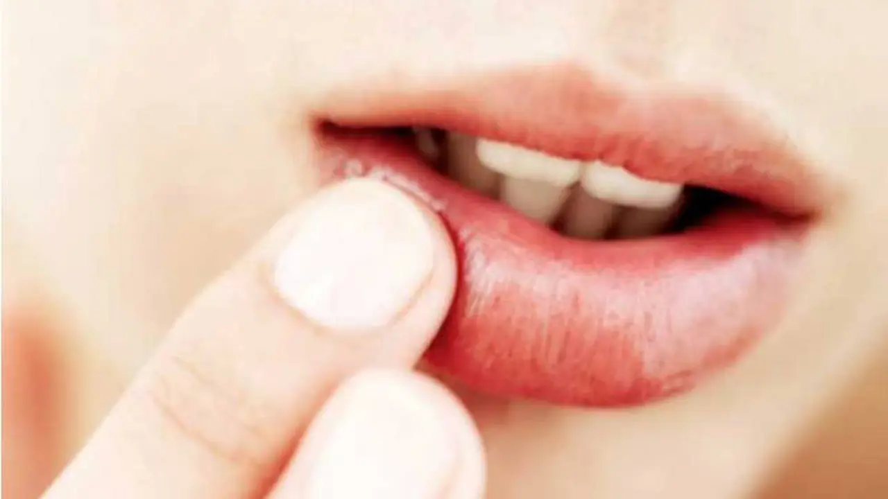 6 Tips Mudah Rawat Bibir