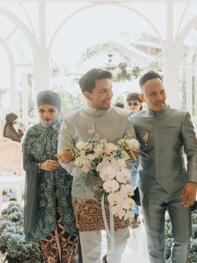 Momen Thariq Halilintar melamar Aaliyah Massaid. [Foto: Instagram/aaliyahmassaid]