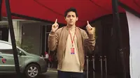 Aron Ashab cuek nggak pakai helm