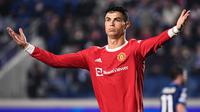 Cristiano Ronaldo menandai awal kembalinya ke Liga Inggris dengan mencetak gol debut kala Manchester United mencukur Newcastle United 4-1. Ia juga tercatat telah membukukan 9 gol hingga pekan ke-12. Namun, dalam usahanya tersebut, Ronaldo terjebak offside sebanyak 11 kali. (AFP/Marco Bertorello)