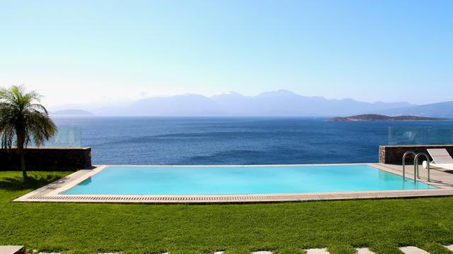 Ilustrasi kolam renang