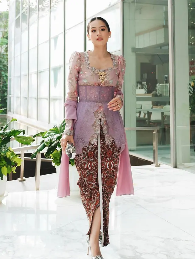 Adu Gaya Ningrat Couple dari Maudy Ayunda-Jesse Choi dan Amanda Khairunnisa-Tavan Dutton, Kenakan Kebaya dan Wastra