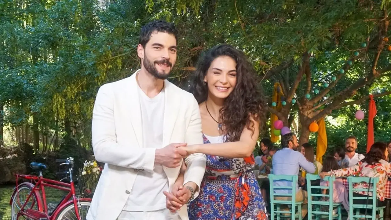 Serial Turki Hercai tayang setiap Senin sampai Jumat (Foto: Instagram @hercaidizi)