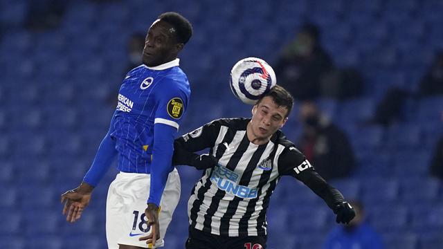 FOTO: Menang 3-0 atas Newcastle United, Brighton Menjauh dari Zona Degradasi - Danny Welbeck; Javier Manquillo