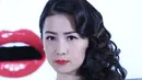 'Seperti pengantin tradisional, kan harus pakai lipstik merah,' kata  perancang busana vintage Pupu Paula. (Galih W Satria/Bintang.com)