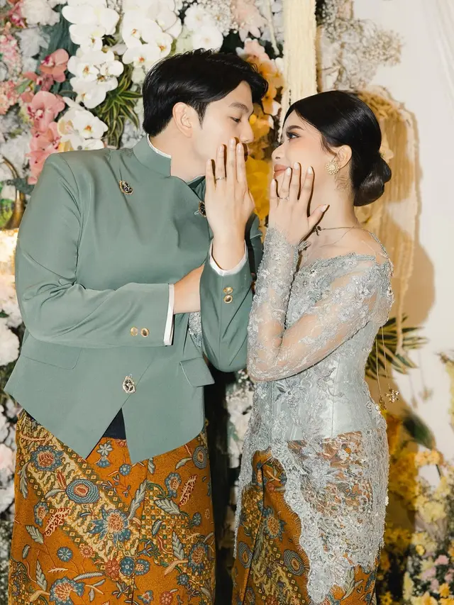 8 Potret Kebaya Lamaran Brisia Jodie, Anggun Berkebaya dengan Nuansa Tradisional Elegan