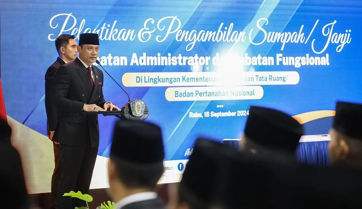 Sebagai istri seorang Menteri ATR/BPN sekaligus pembina Ikawati, Annisa Pohan setia mendampingi Agus Harimurti Yudhoyono atau AHY bertugas. [@agusyudhoyono].