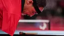Atlet para-tenis meja Mesir, Ibrahim Elhusseiny Hamadtou bersiap mengambil raketnya saat melawan Chao Chen dari China pada laga Group E kelas 6 Tenis Meja Putra Paralimpiade Tokyo 2020 di Tokyo Metropolitan Gymnasium, Jumat (27/8/2021). (Yasuyoshi CHIBA /