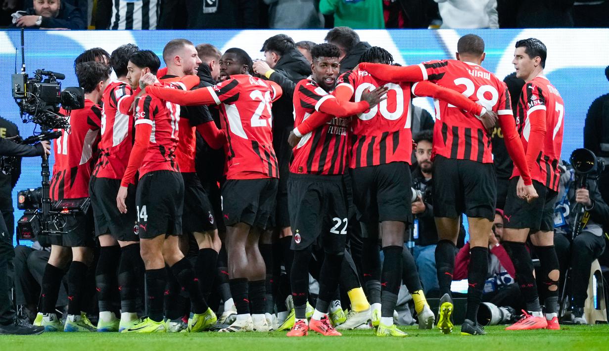 Berkat hasil ini, AC Milan pun berhak melaju ke partai final untuk menantang sang rival sekota, Inter Milan. Duel bertajuk Derby della Madonnina ini akan digelar pada Selasa (7/1/2025) dini hari WIB mendatang. (AP Photo/Altaf Qadri)