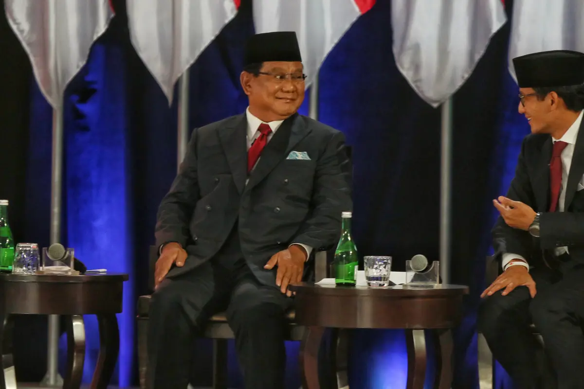 Awali Debat Kelima Pilpres 2019, Prabowo Beri Hormat Kepada Jokowi