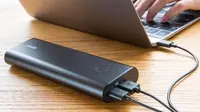 Anker Power Core+, power bank berkapasitas 20.100mAh yang bisa dipakai untuk mengisi daya laptop (Sumber: Phone Arena)